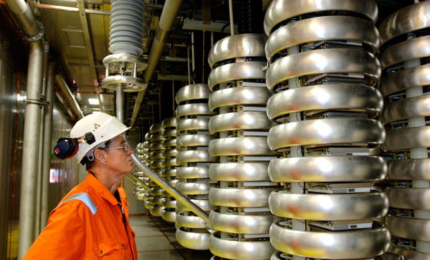 Các thiết bị HVDC hiện tại dùng IGBT như hệ thống HVDC Light của ABB trong hình không thể tự ngắt dòng DC. Hình: Halvor Molland.